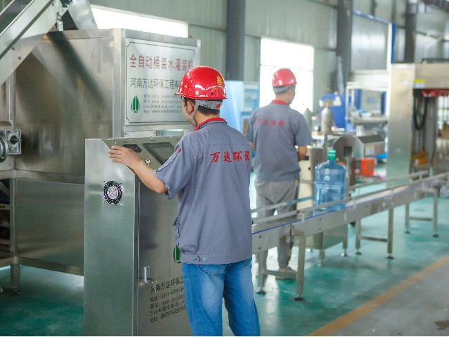 礦泉水灌裝生產(chǎn)線 礦泉水灌裝生產(chǎn)線